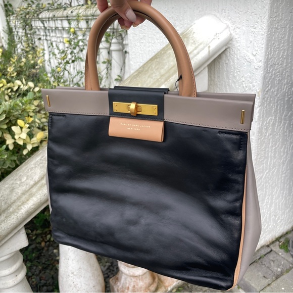 Marc Jacobs Handbags - NWT Marc Jacobs Black Grey Cream Colorblock Leather Top Handle Bag